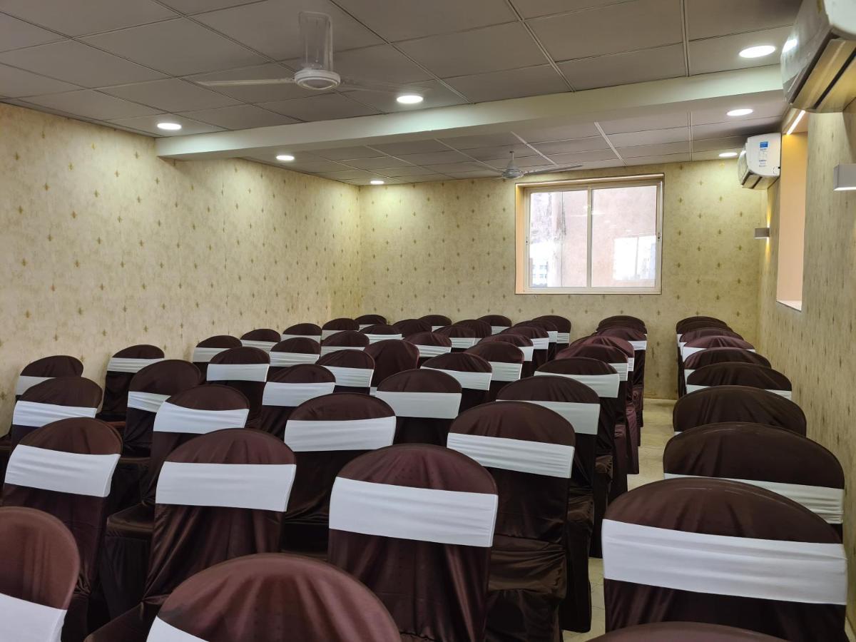 Hotel Nova Pride Rajkot Εξωτερικό φωτογραφία